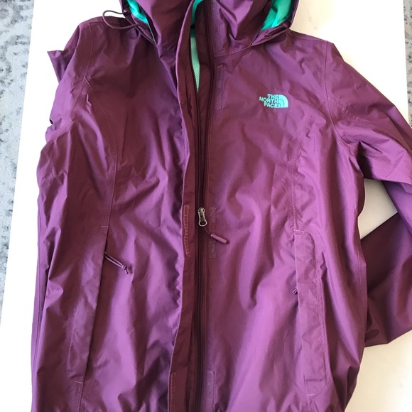 The North Face Resolve 2 shell 2 L Rainjacket/packable windbreaker. Women’s med - Picture 6 of 7